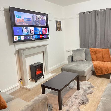 Hometel Digs Hidden Gem Large Comfy Home Can Sleep 15 Braunstone Town 외부 사진