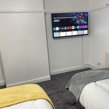 Hometel Digs Hidden Gem Large Comfy Home Can Sleep 15 Braunstone Town 외부 사진