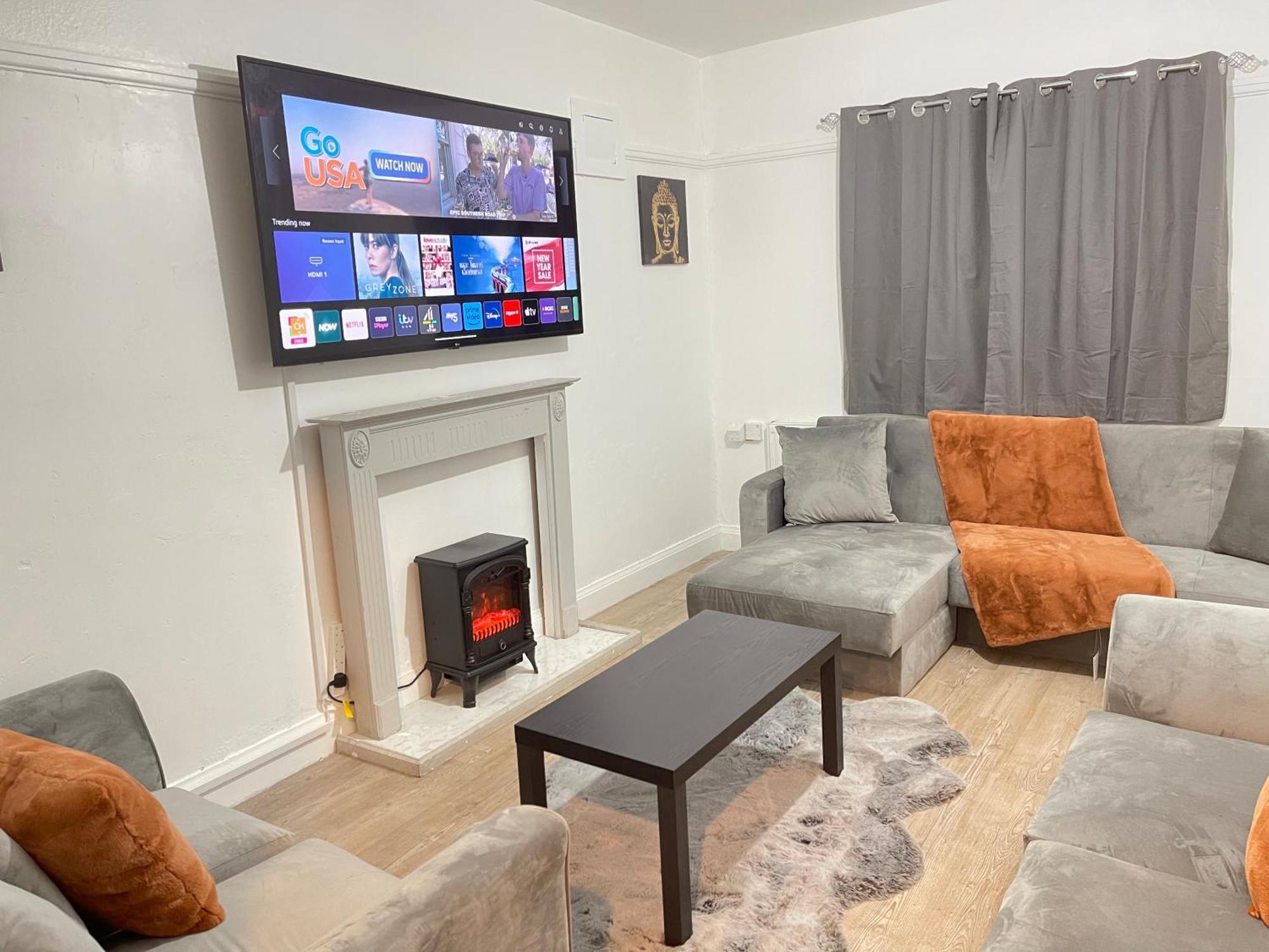 Hometel Digs Hidden Gem Large Comfy Home Can Sleep 15 Braunstone Town 외부 사진