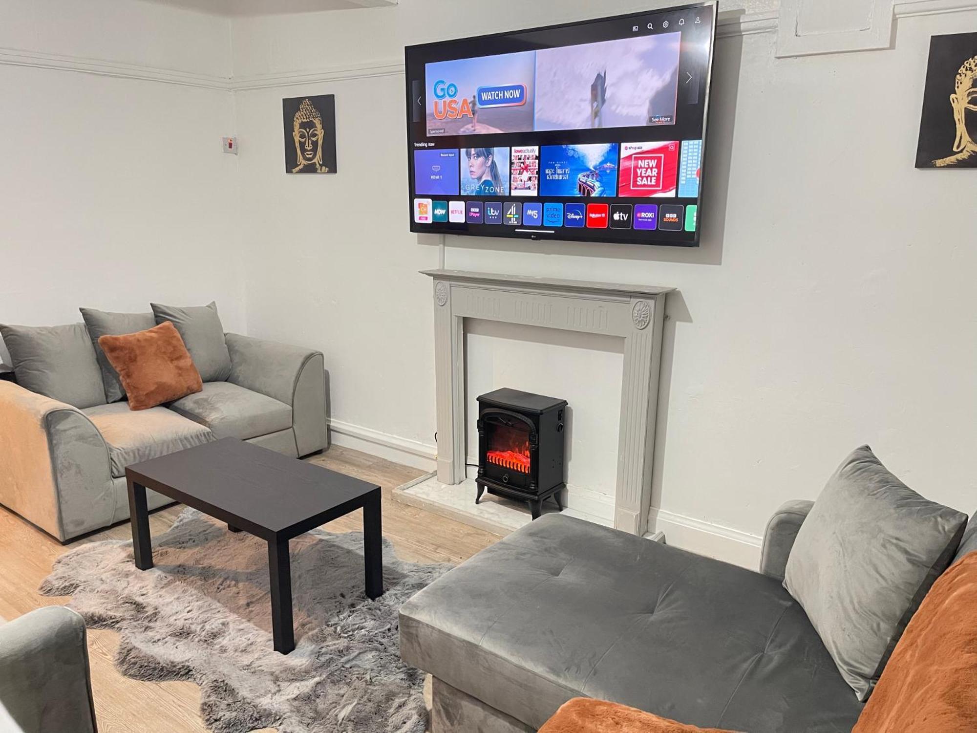 Hometel Digs Hidden Gem Large Comfy Home Can Sleep 15 Braunstone Town 외부 사진