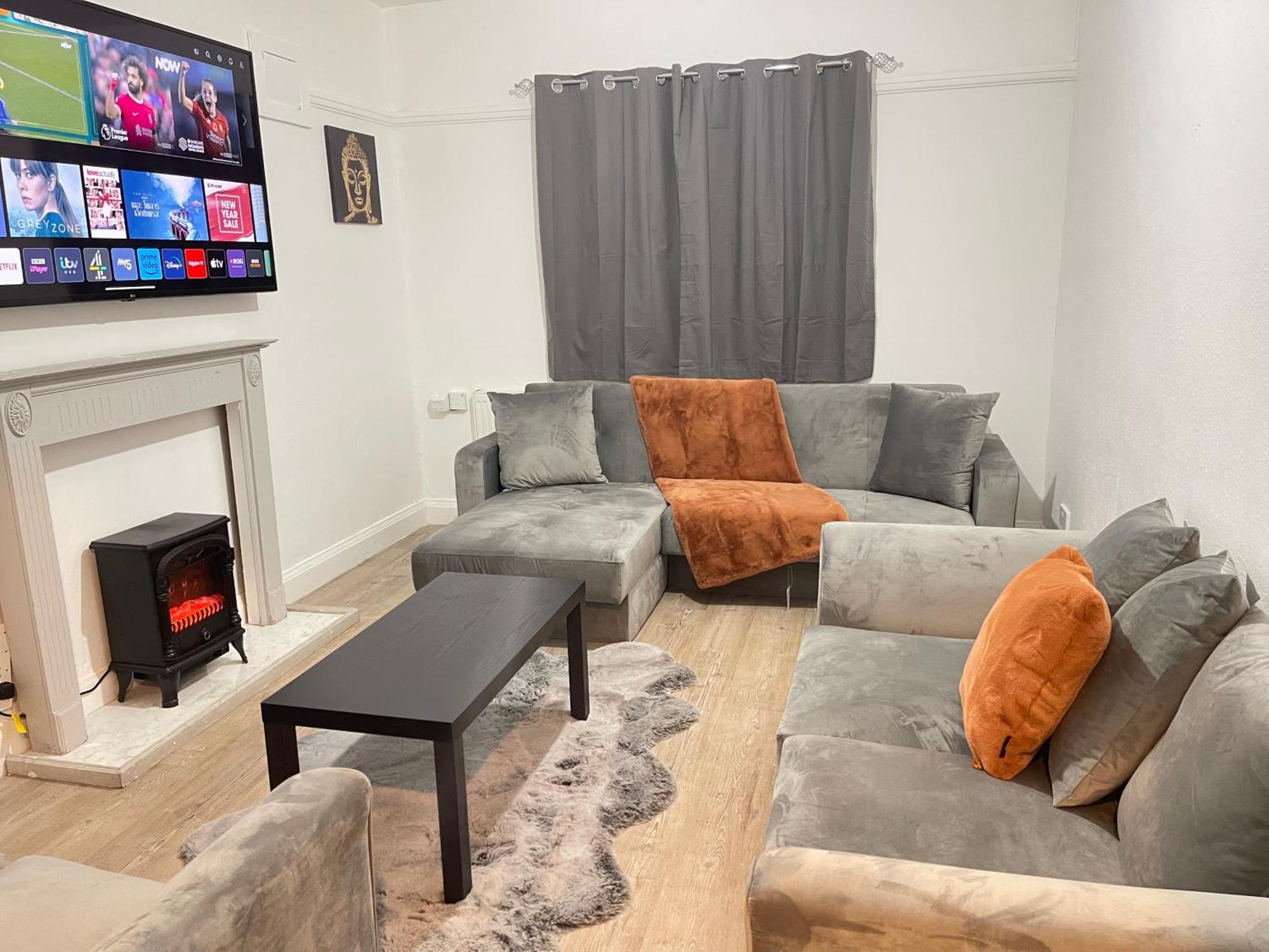 Hometel Digs Hidden Gem Large Comfy Home Can Sleep 15 Braunstone Town 외부 사진