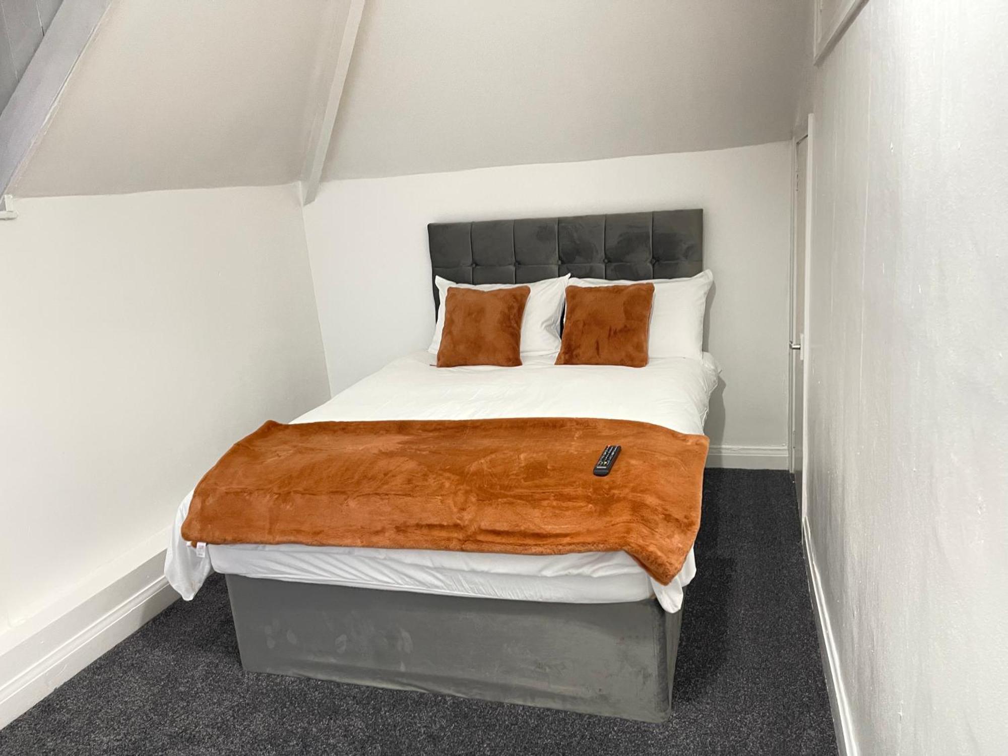 Hometel Digs Hidden Gem Large Comfy Home Can Sleep 15 Braunstone Town 외부 사진
