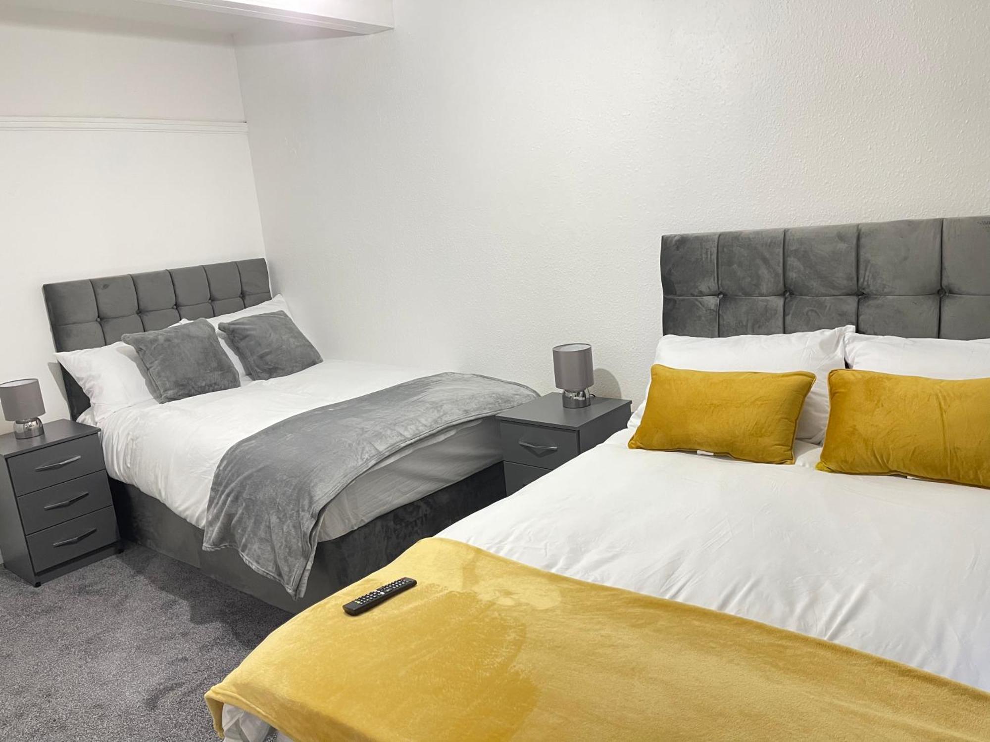 Hometel Digs Hidden Gem Large Comfy Home Can Sleep 15 Braunstone Town 외부 사진