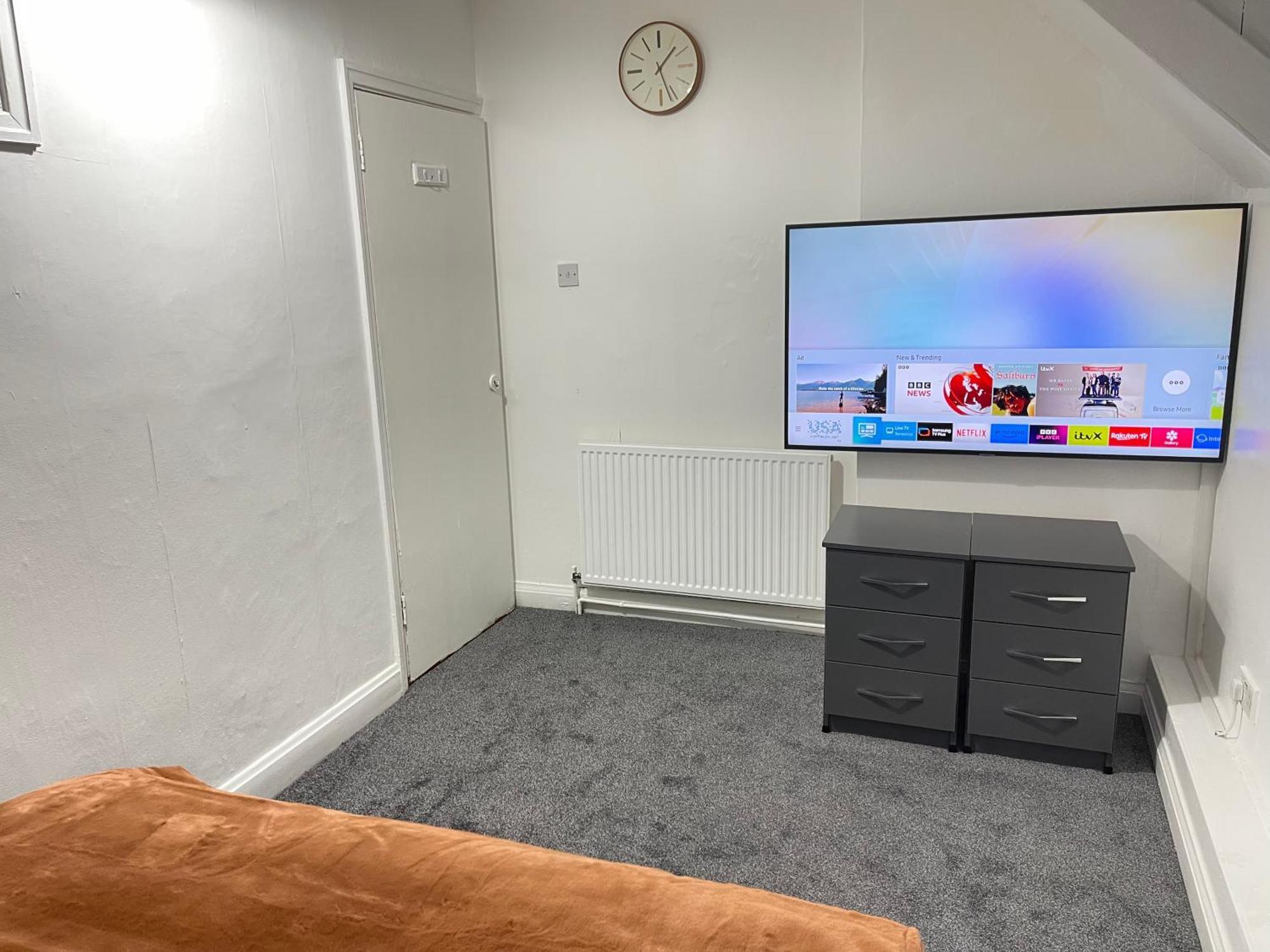 Hometel Digs Hidden Gem Large Comfy Home Can Sleep 15 Braunstone Town 외부 사진