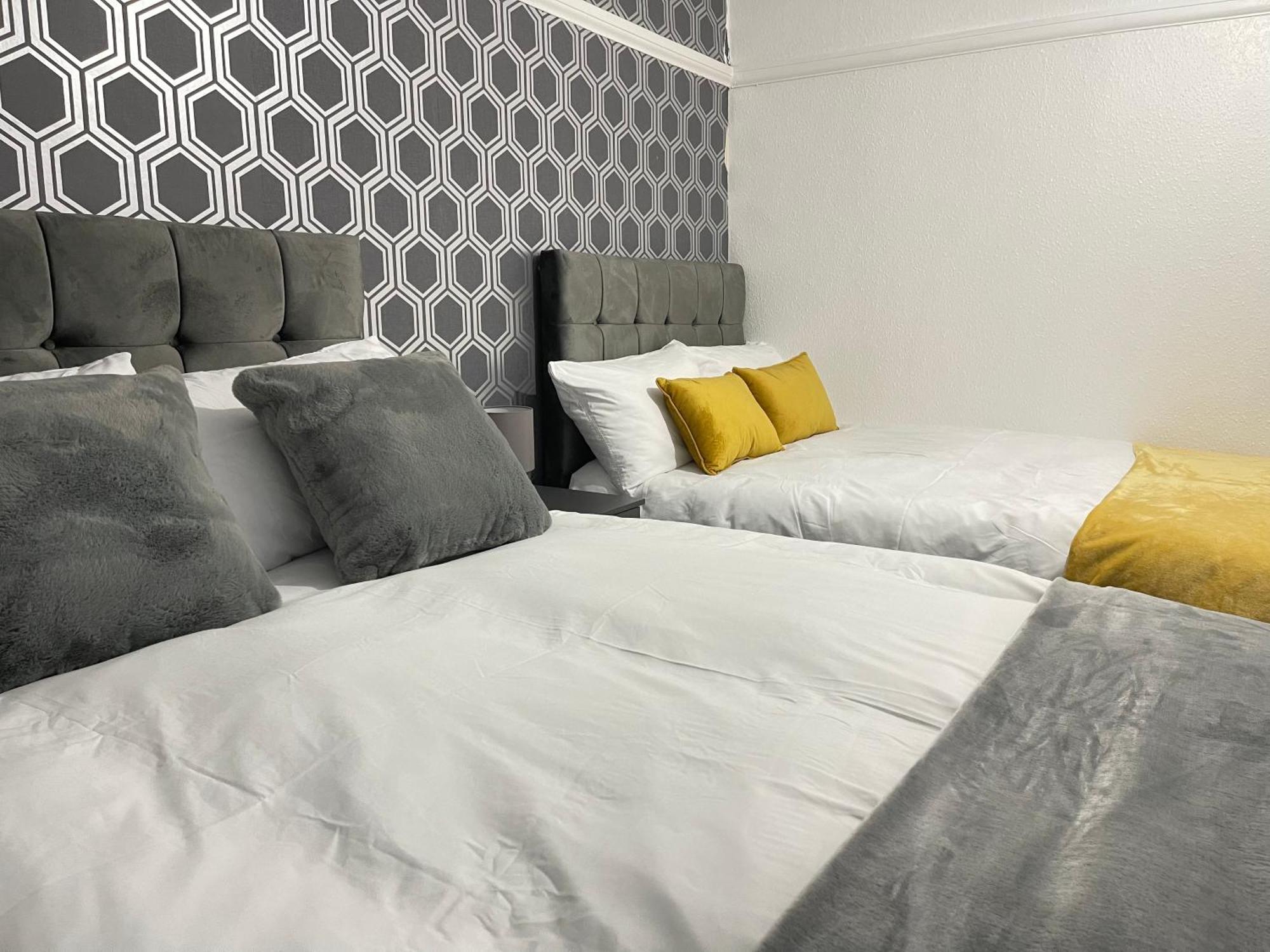 Hometel Digs Hidden Gem Large Comfy Home Can Sleep 15 Braunstone Town 외부 사진